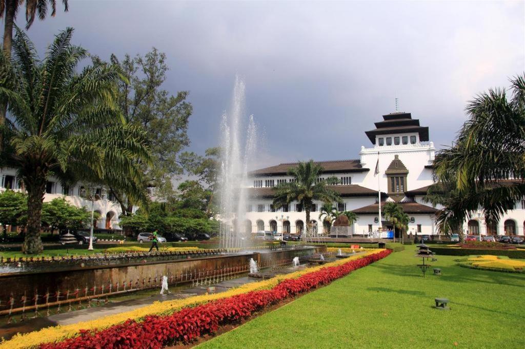 Paniisan Hotel Bandung Exterior photo