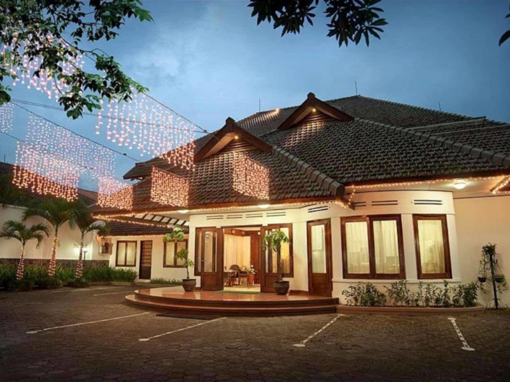 Paniisan Hotel Bandung Exterior photo